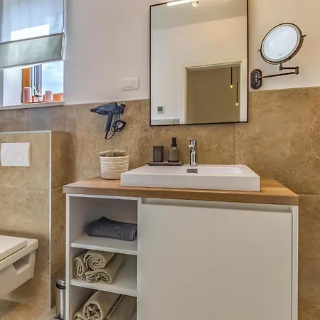 3 Bedroom Awesome In * Vodnjan