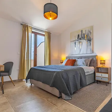 Luxurious In With Sauna Semesterbostad Vodnjan