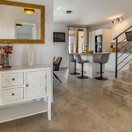 3 Bedroom Awesome In *