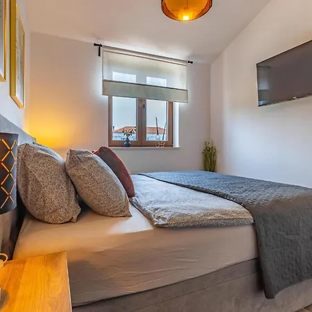 3 Bedroom Awesome In Holiday home *