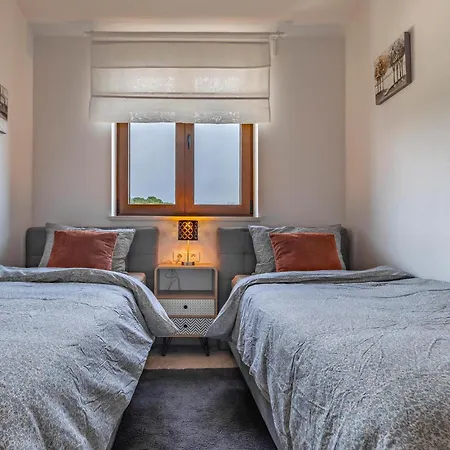 3 Bedroom Awesome In Semesterbostad Vodnjan