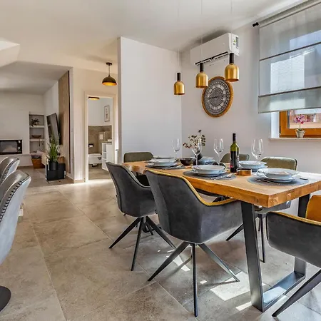 3 Bedroom Awesome In Holiday home