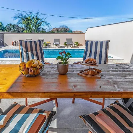 Holiday home 3 Bedroom Awesome In