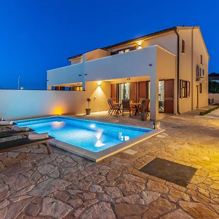 3 Bedroom Awesome In Vodnjan