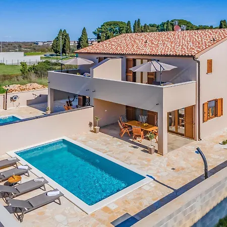 3 Bedroom Awesome In Holiday home