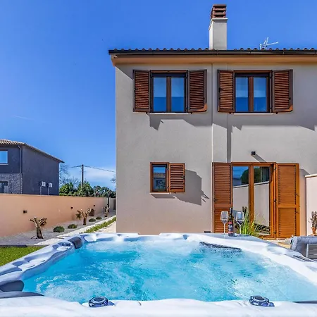 3 Bedroom Awesome In Holiday home *