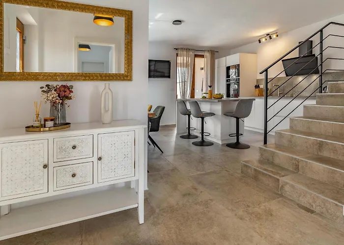 3 Bedroom Awesome In *