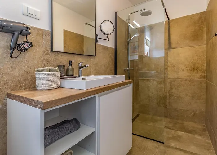 3 Bedroom Awesome In Semesterbostad Vodnjan