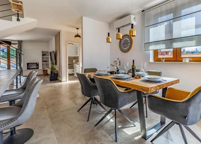 3 Bedroom Awesome In Semesterbostad